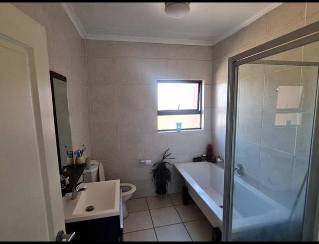 2 BEDROOM TOWNHOUSE FOR SALE IN OAKDENE